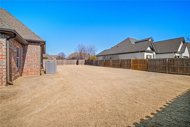 5705 S 47th Street, Rogers, AR 72758