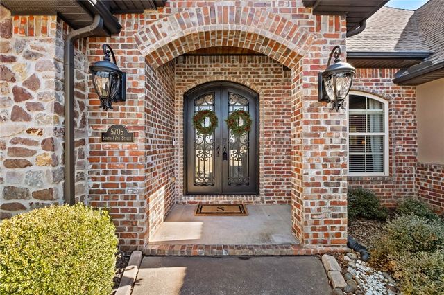 5705 S 47th Street, Rogers, AR 72758