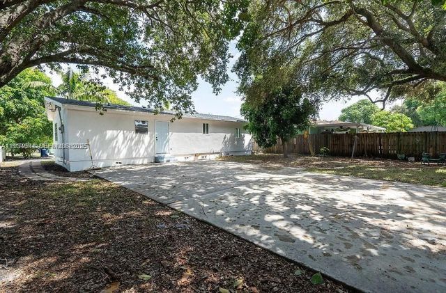 2250 NW 154th St, Miami Gardens, FL 33054