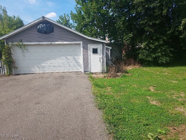 57 Wilson Avenue, Niles, OH 44446