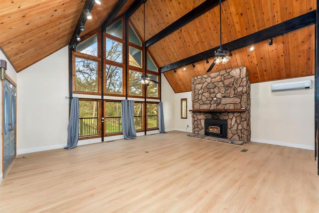 10922 E Lime Kiln Rd, Grass Valley, CA 95949