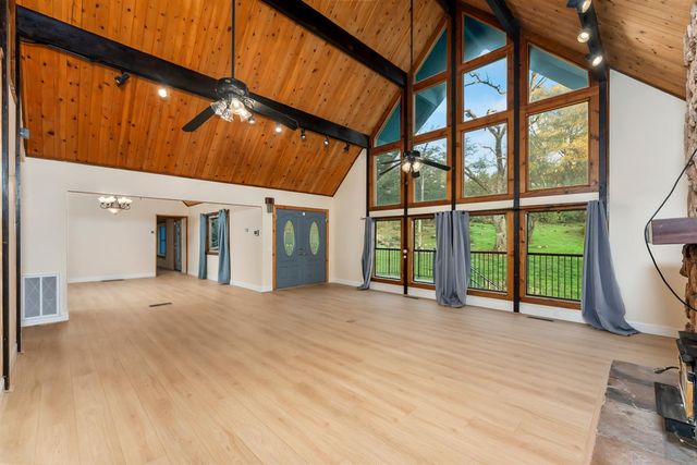 10922 E Lime Kiln Rd, Grass Valley, CA 95949