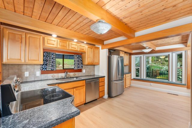 10922 E Lime Kiln Rd, Grass Valley, CA 95949