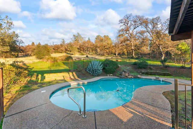 10922 E Lime Kiln Rd, Grass Valley, CA 95949