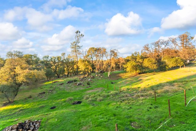 10922 E Lime Kiln Rd, Grass Valley, CA 95949