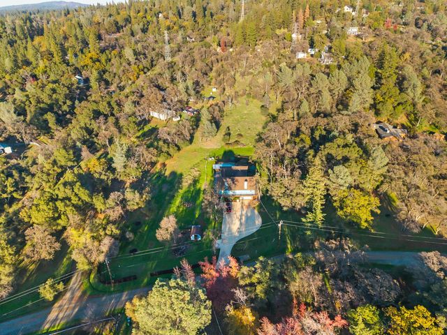 10922 E Lime Kiln Rd, Grass Valley, CA 95949