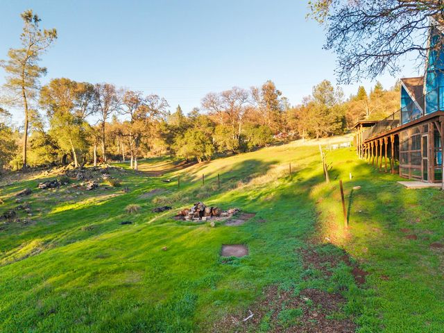 10922 E Lime Kiln Rd, Grass Valley, CA 95949