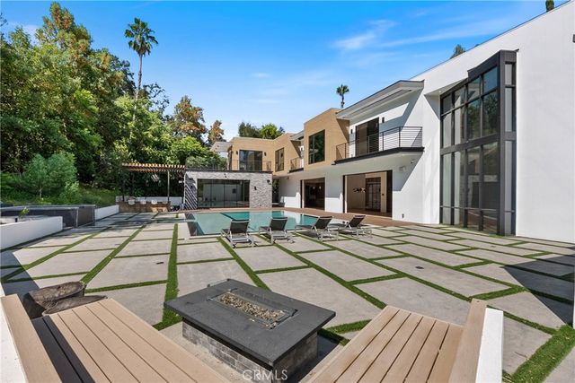 4653 Vanalden Avenue, Tarzana, CA 91356