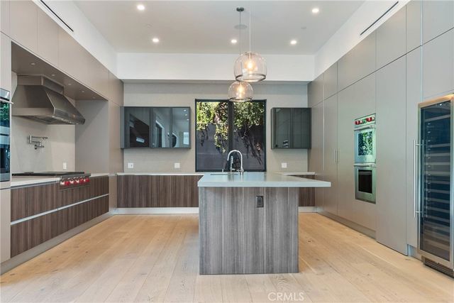 4653 Vanalden Avenue, Tarzana, CA 91356