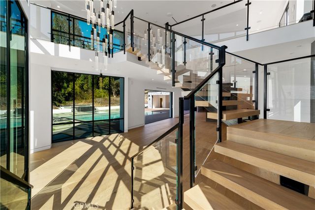 4653 Vanalden Avenue, Tarzana, CA 91356