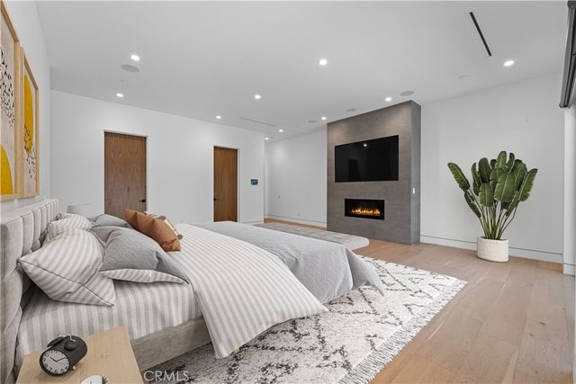 4653 Vanalden Avenue, Tarzana, CA 91356