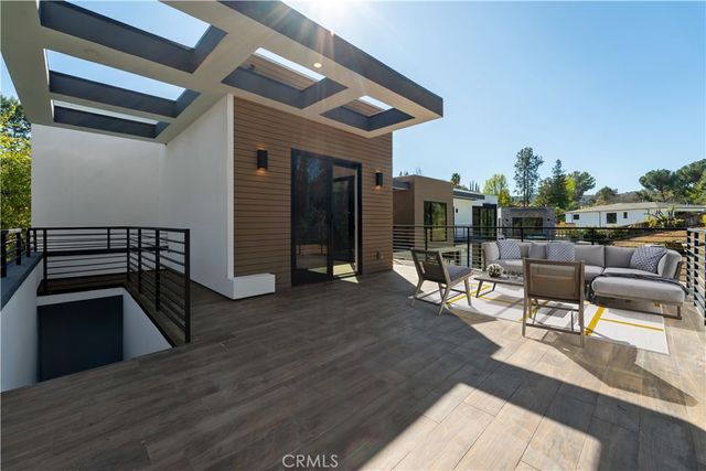 4653 Vanalden Avenue, Tarzana, CA 91356