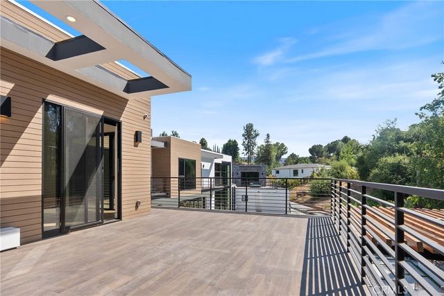 4653 Vanalden Avenue, Tarzana, CA 91356