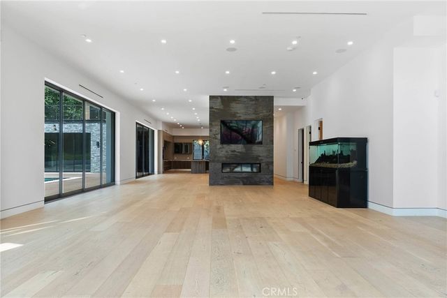 4653 Vanalden Avenue, Tarzana, CA 91356