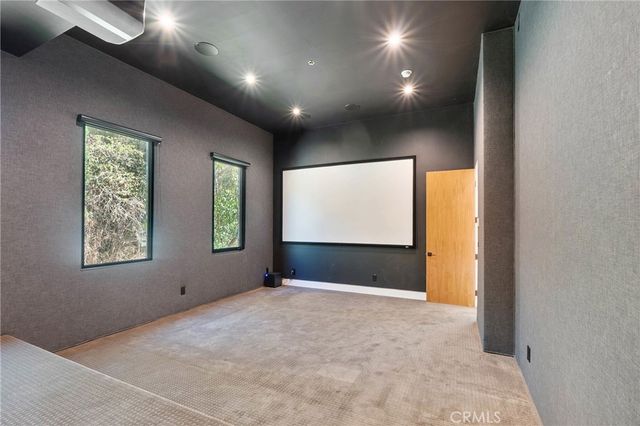 4653 Vanalden Avenue, Tarzana, CA 91356