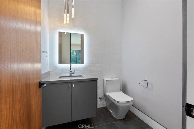 4653 Vanalden Avenue, Tarzana, CA 91356