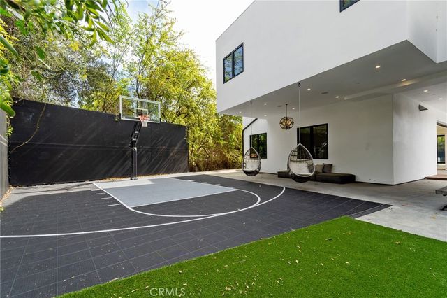 4653 Vanalden Avenue, Tarzana, CA 91356