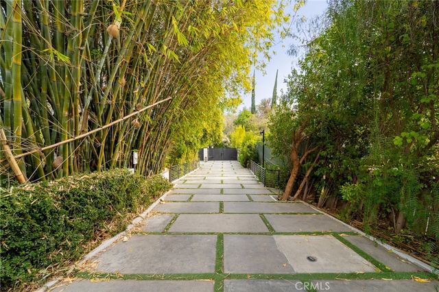 4653 Vanalden Avenue, Tarzana, CA 91356