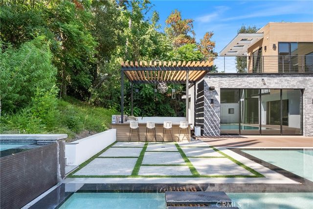 4653 Vanalden Avenue, Tarzana, CA 91356