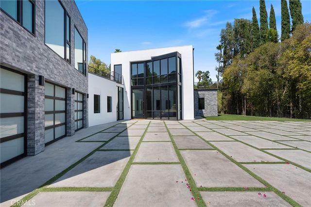 4653 Vanalden Avenue, Tarzana, CA 91356