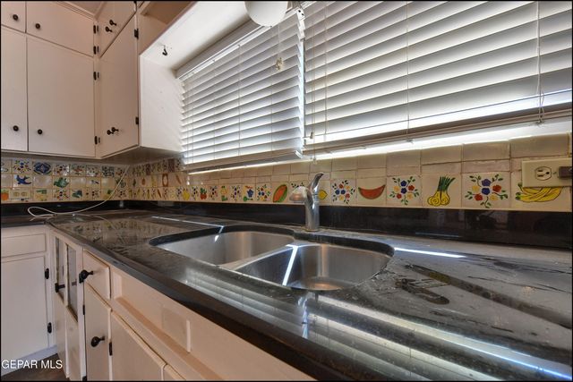 2400 SAVANNAH Avenue, El Paso, TX 79930