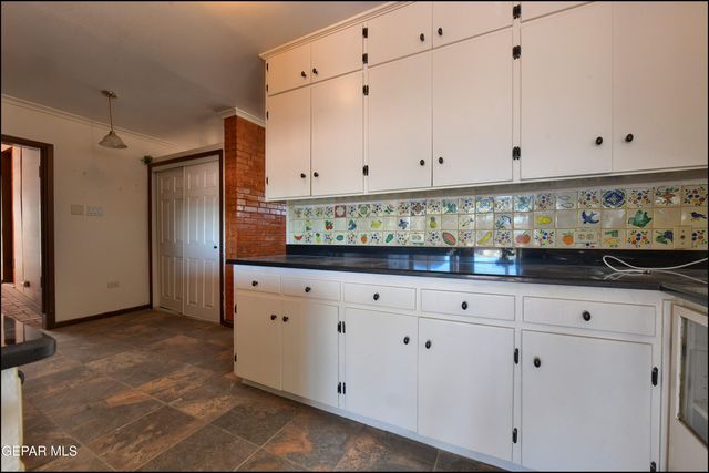 2400 SAVANNAH Avenue, El Paso, TX 79930