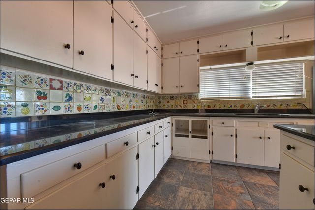 2400 SAVANNAH Avenue, El Paso, TX 79930