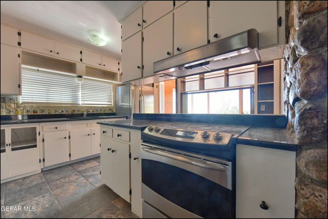 2400 SAVANNAH Avenue, El Paso, TX 79930