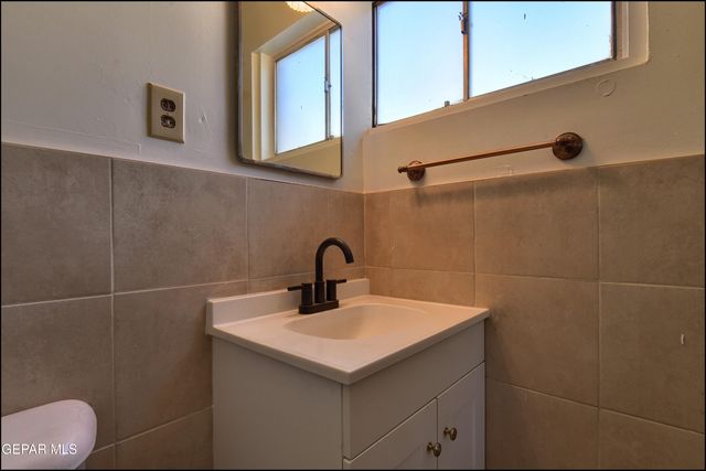 2400 SAVANNAH Avenue, El Paso, TX 79930