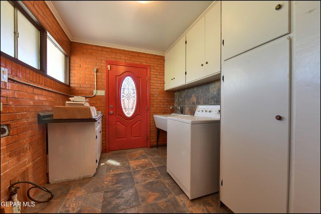 2400 SAVANNAH Avenue, El Paso, TX 79930