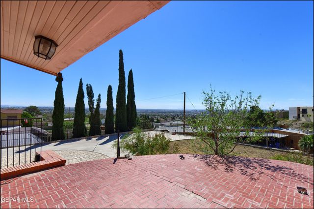 2400 SAVANNAH Avenue, El Paso, TX 79930