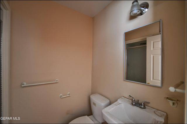 2400 SAVANNAH Avenue, El Paso, TX 79930