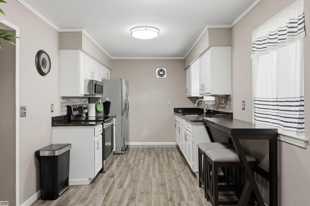 33043 Fraser Avenue, Fraser, MI 48026