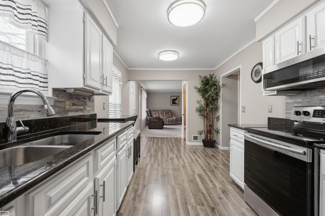 33043 Fraser Avenue, Fraser, MI 48026