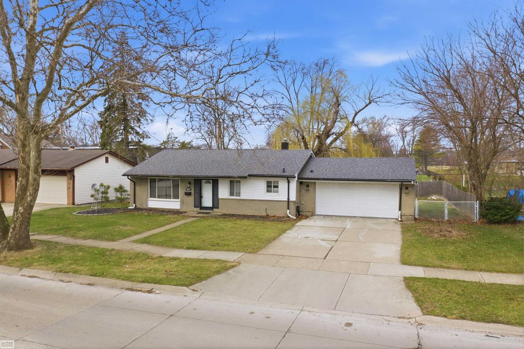 33043 Fraser Avenue, Fraser, MI 48026