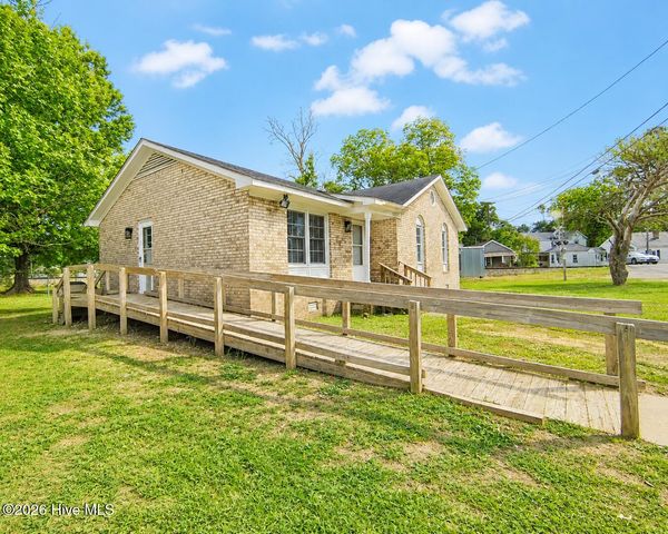 3649 S Walnut Street, Farmville, NC 27828