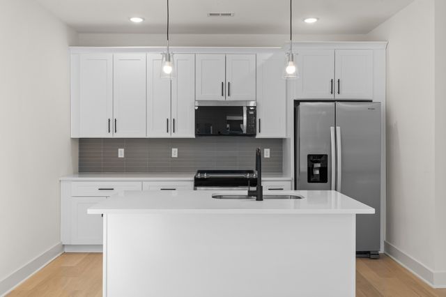 550 Markham St Unit 16, Nashville, TN 37214