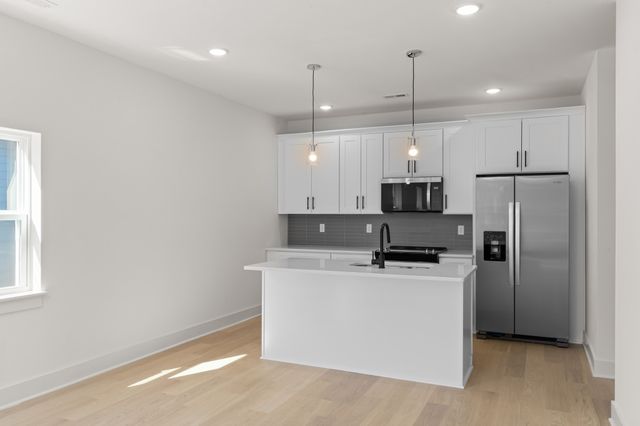 550 Markham St Unit 16, Nashville, TN 37214