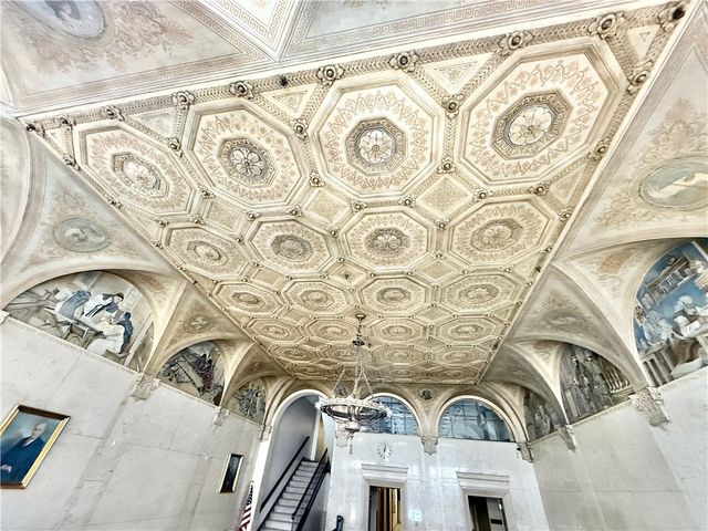 27 N Mercer St, New Castle, PA 16101