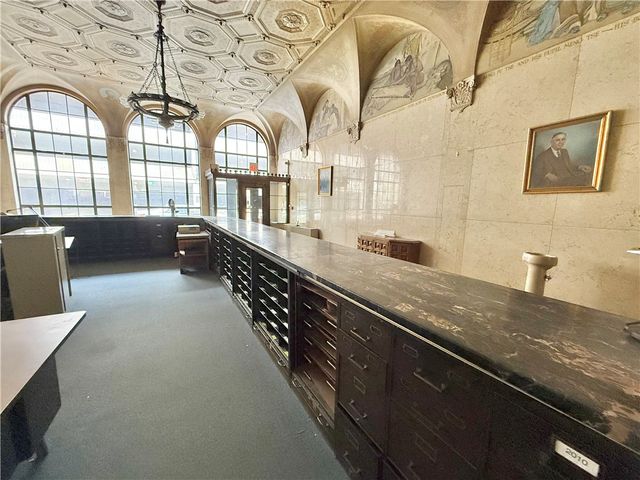 27 N Mercer St, New Castle, PA 16101
