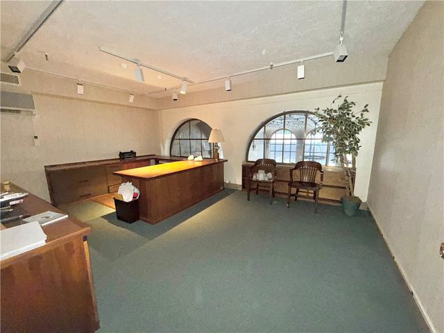 27 N Mercer St, New Castle, PA 16101