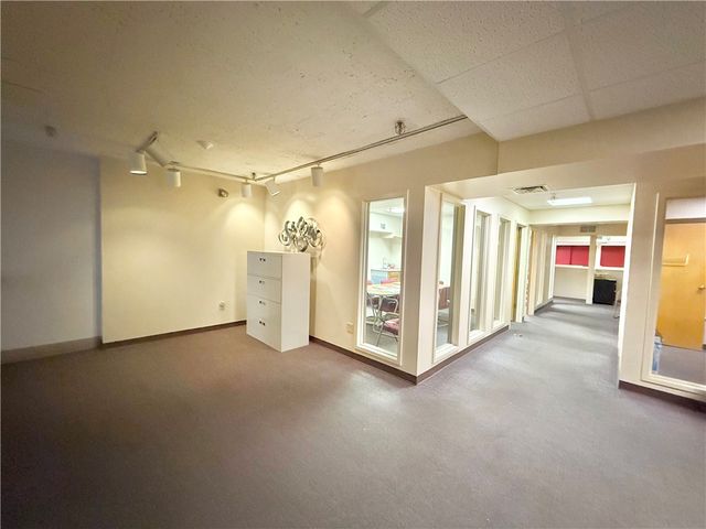 27 N Mercer St, New Castle, PA 16101