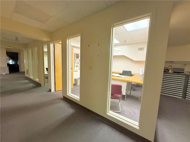 27 N Mercer St, New Castle, PA 16101