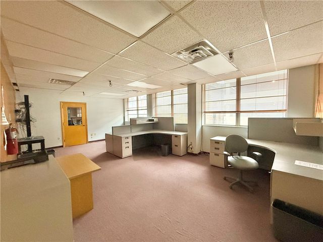 27 N Mercer St, New Castle, PA 16101