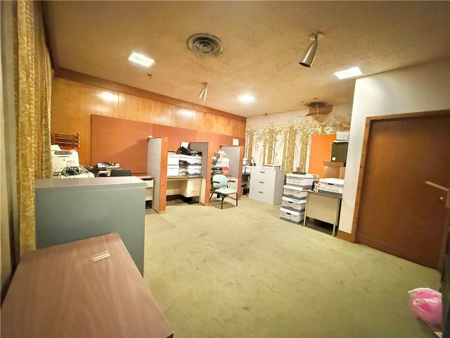 27 N Mercer St, New Castle, PA 16101