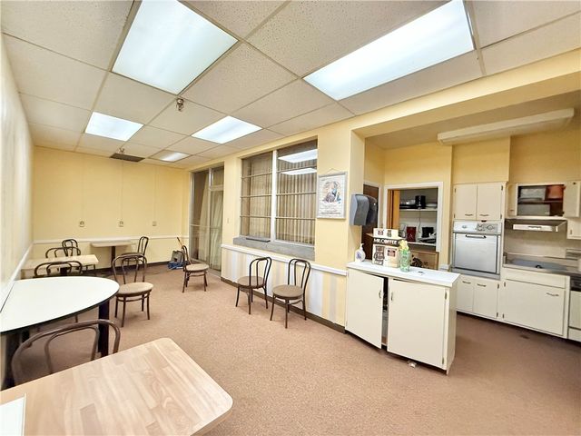 27 N Mercer St, New Castle, PA 16101