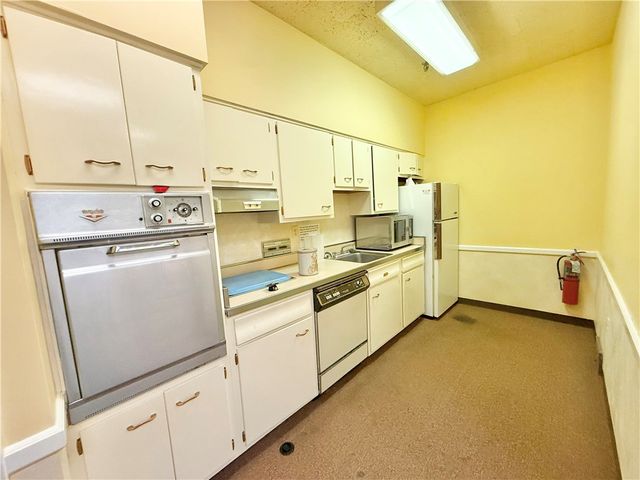 27 N Mercer St, New Castle, PA 16101