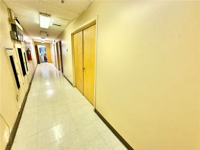 27 N Mercer St, New Castle, PA 16101