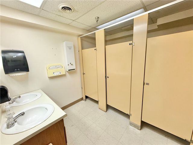 27 N Mercer St, New Castle, PA 16101