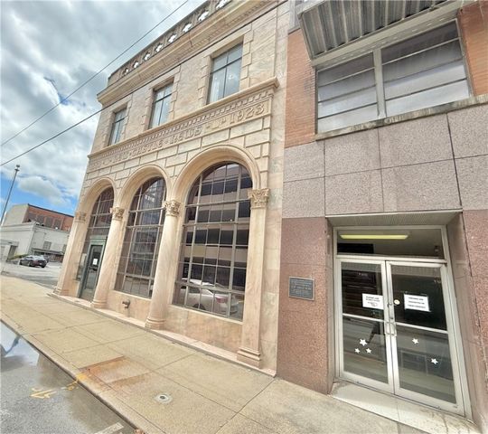 27 N Mercer St, New Castle, PA 16101